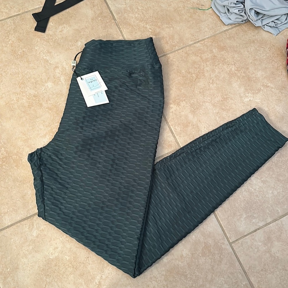 By Egris textured hunter green leggings